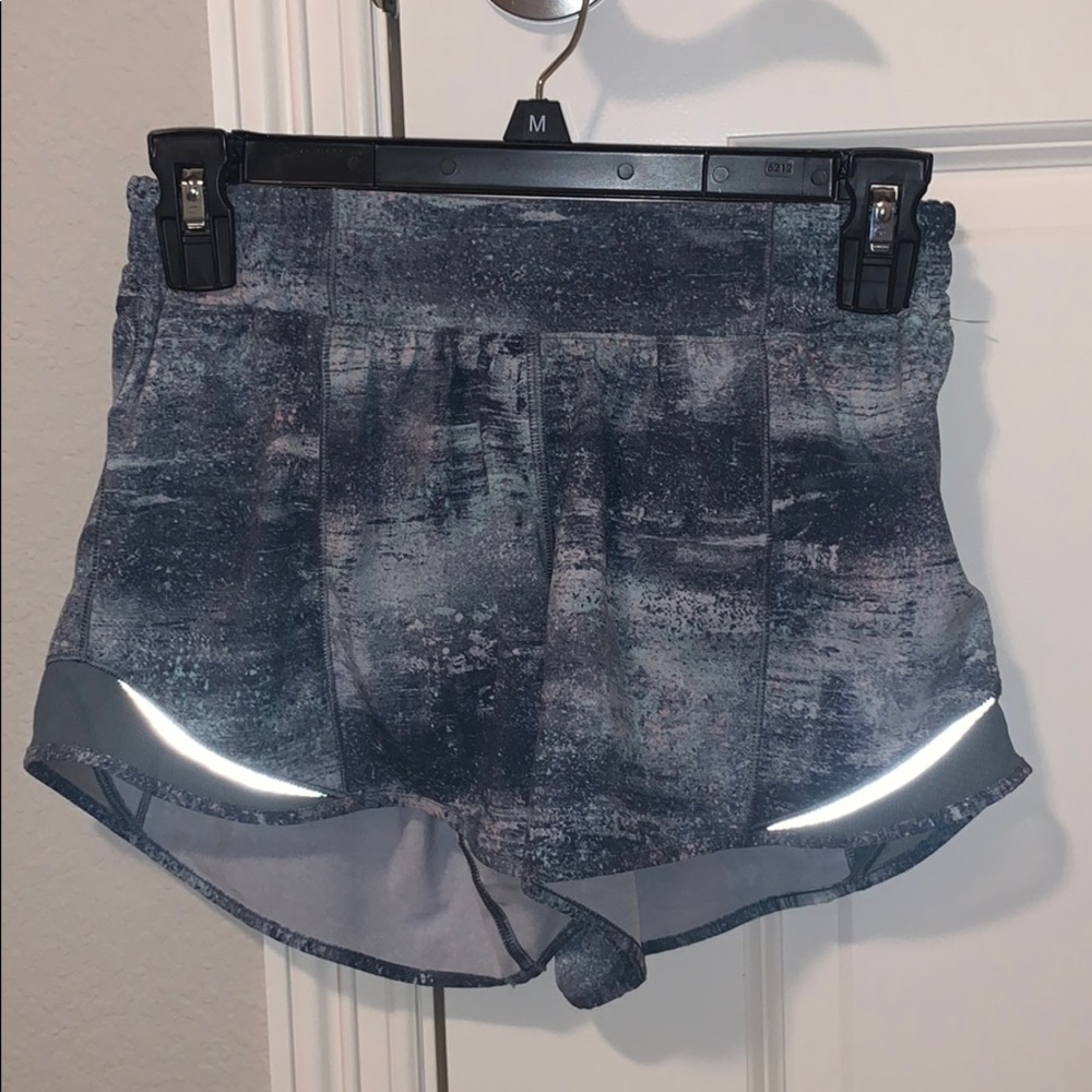 Lululemon 4” tall Hotty hot shorts